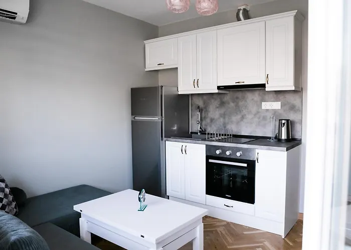 Seaside Garden Daire *